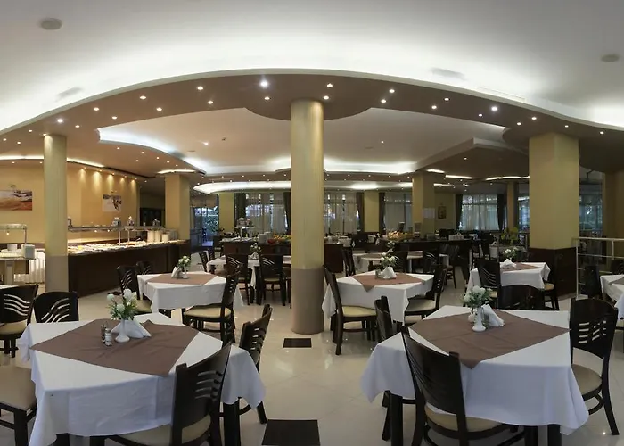 מלון Rеgina גולדן סנדס